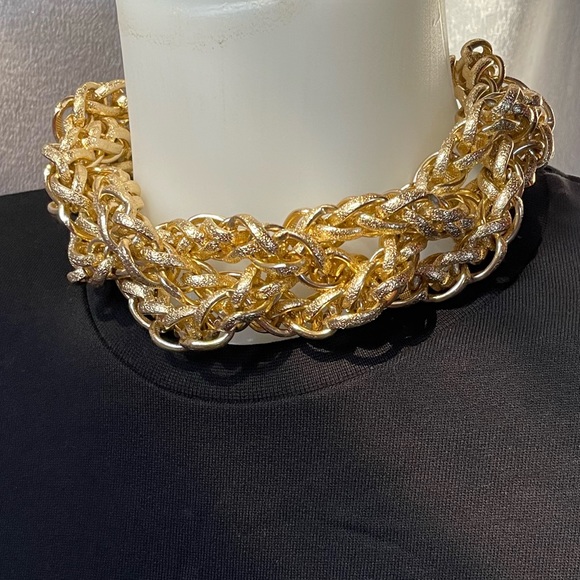 Gold chain choker necklace. - Picture 10 of 10